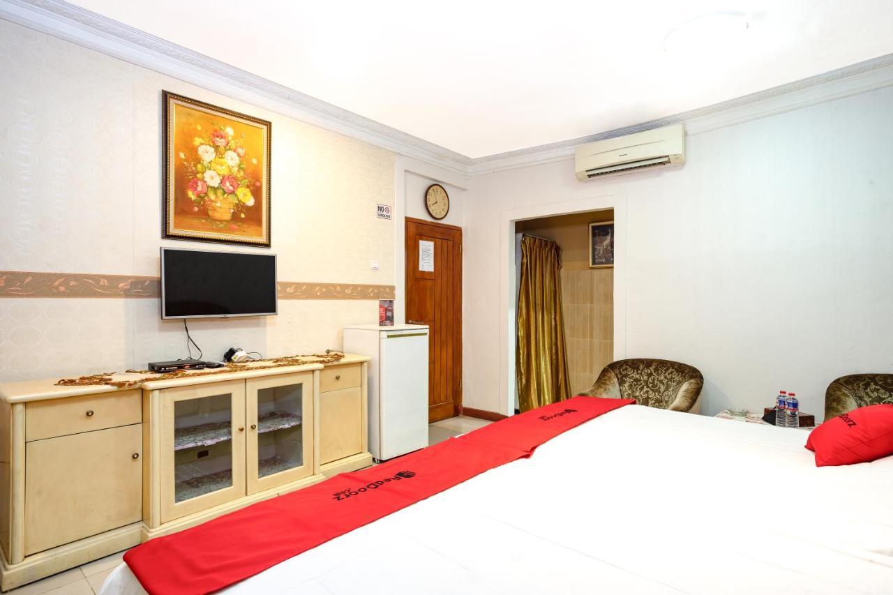 เรดดอร์ซ เนียร์ อาร์เอส จิกินี Hotel จาการ์ตา ภายนอก รูปภาพ